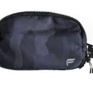 Fabletics The Belt Bag NWT in Black Camouflage